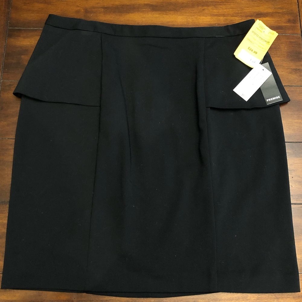 NWT black suiting skirt with ruffle hip detail - Picture 1 of 6